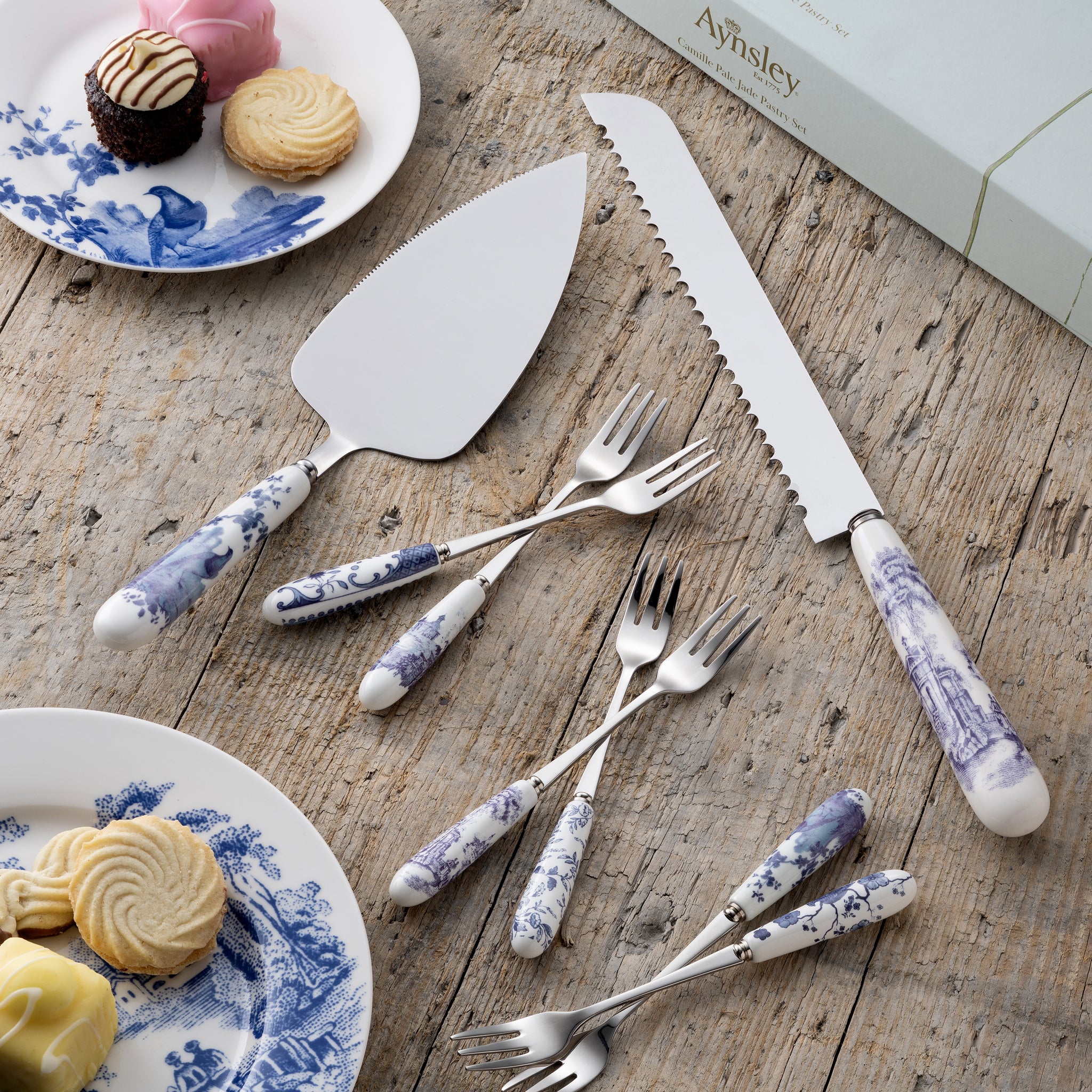 Aynsley Archive Blue Pastry Set - Image 3