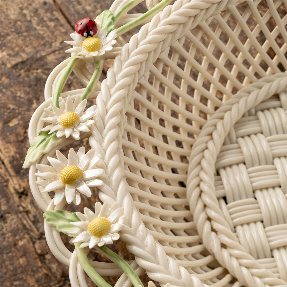 Belleek Classic Annual Basket 2024 - Daisy Chain - Image 3