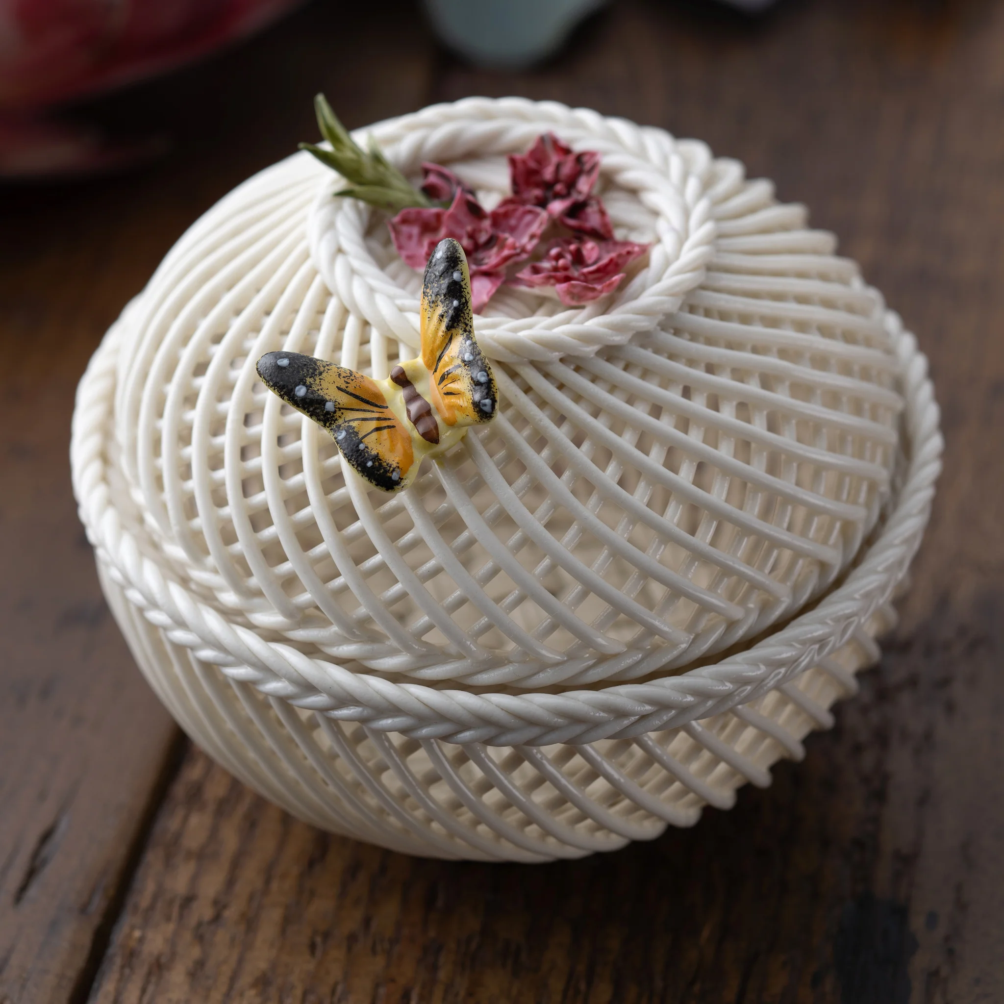 Belleek Classic Flowers of the Month August - Gladiolus - Image 2