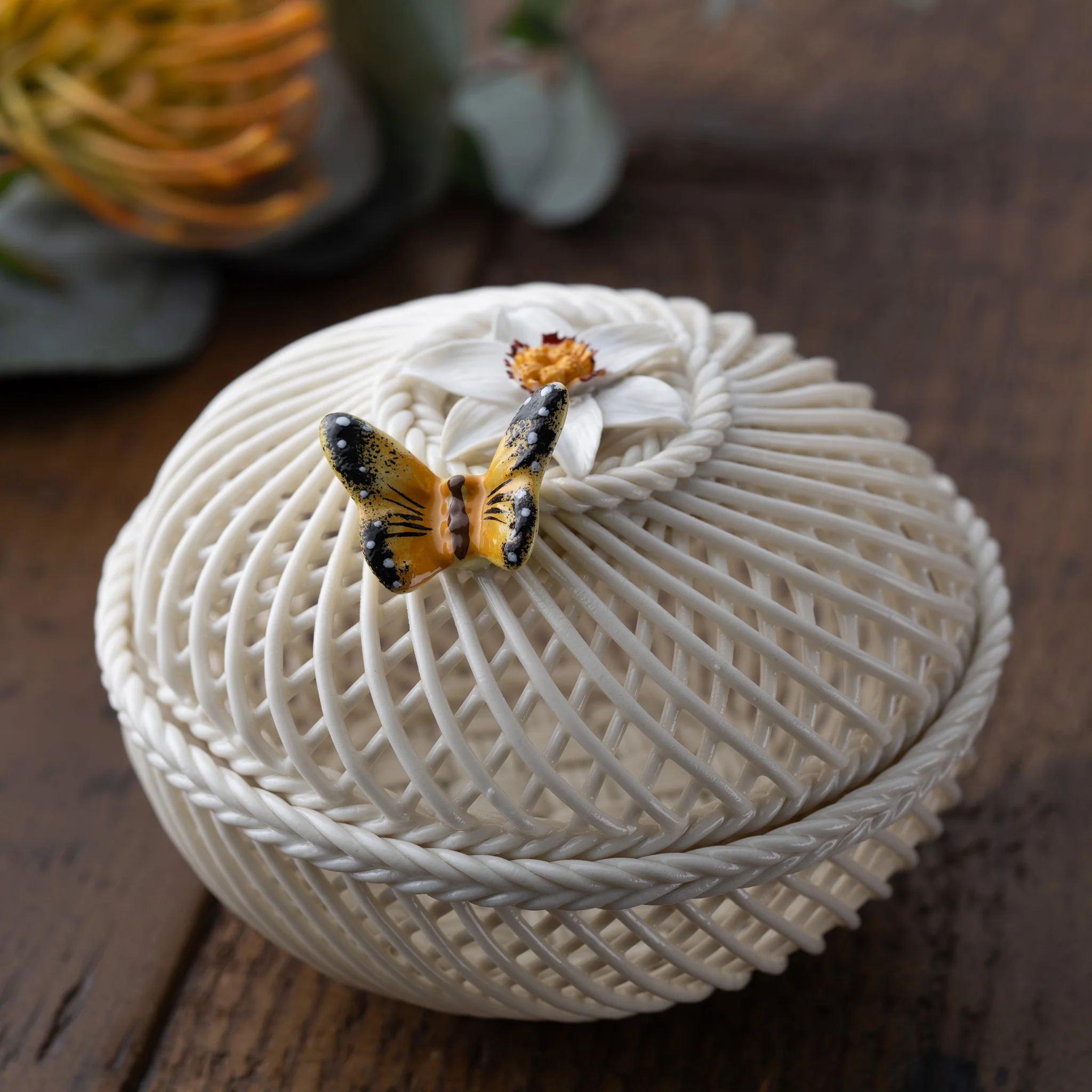 Belleek Classic Flowers of the Month December - Narcissus - Image 2