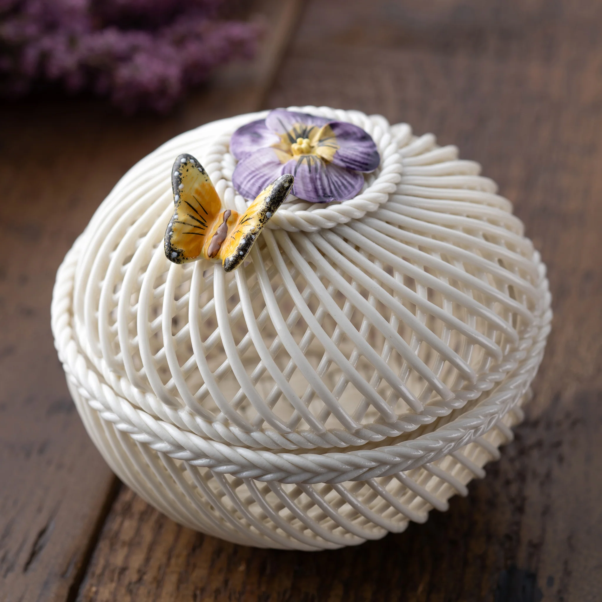 Belleek Classic Flowers of the Month February - Viola - Image 2