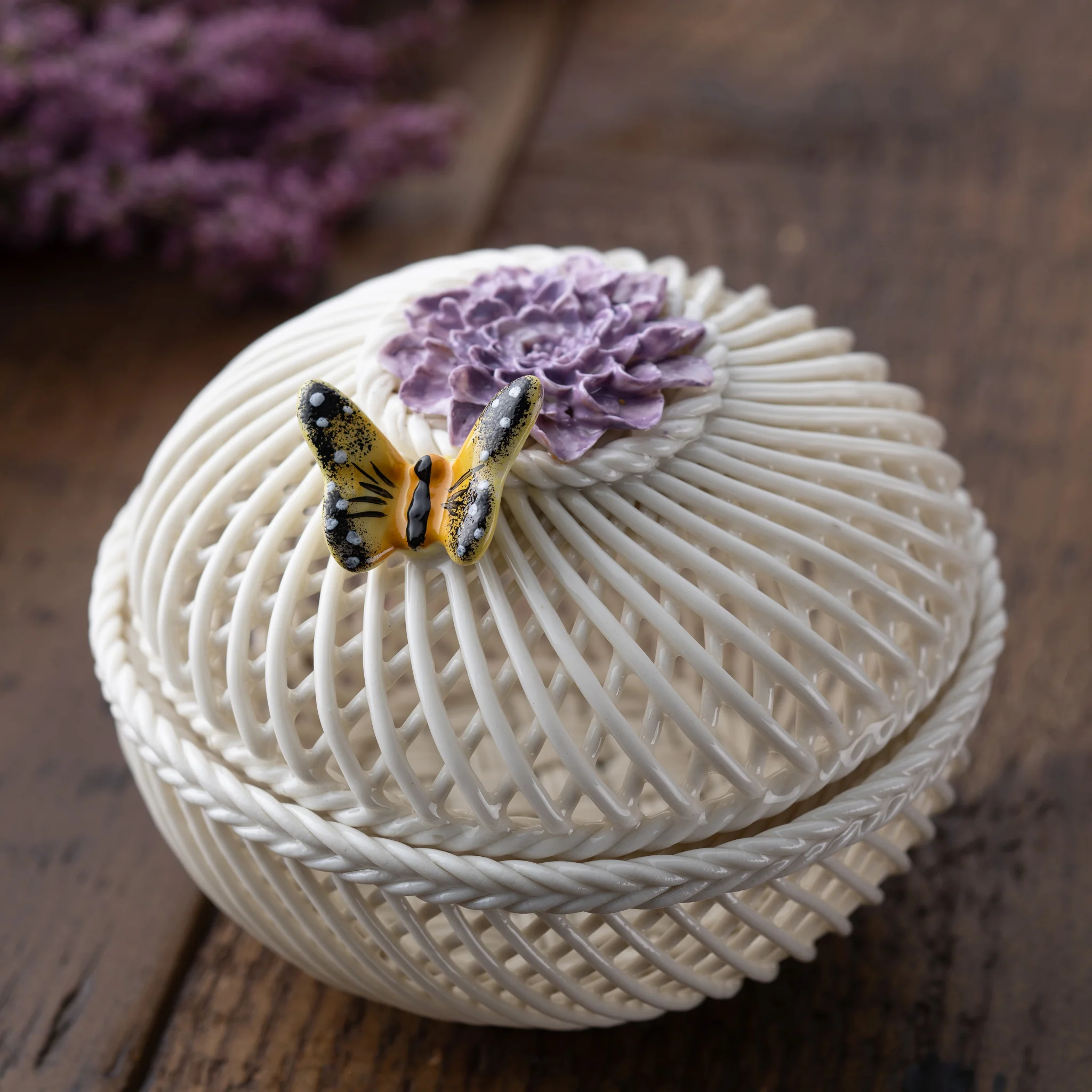Belleek Classic Flowers of the Month November - Chrysanthemum - Image 2