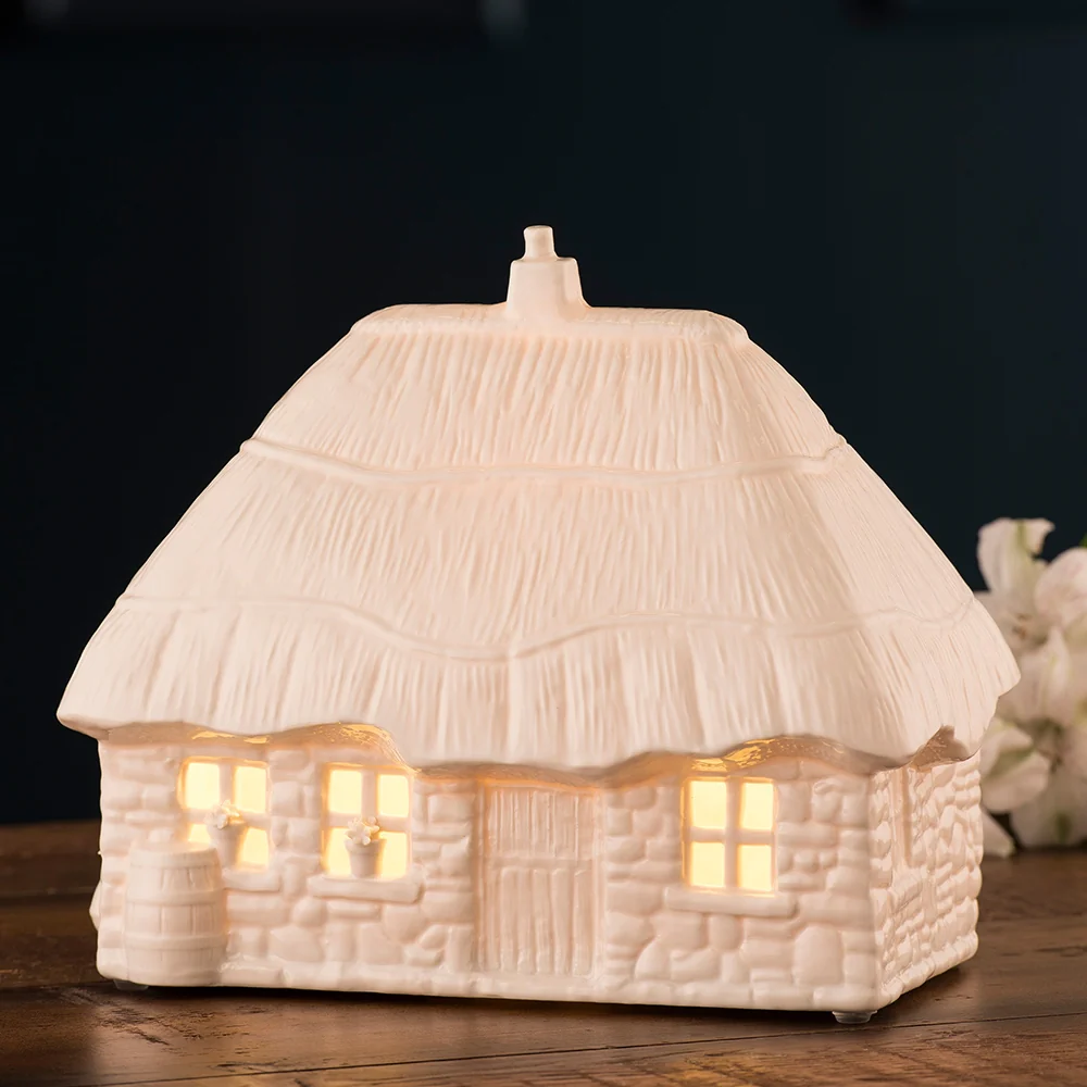 Belleek Classic Thatched Cottage Luminaire - Image 3