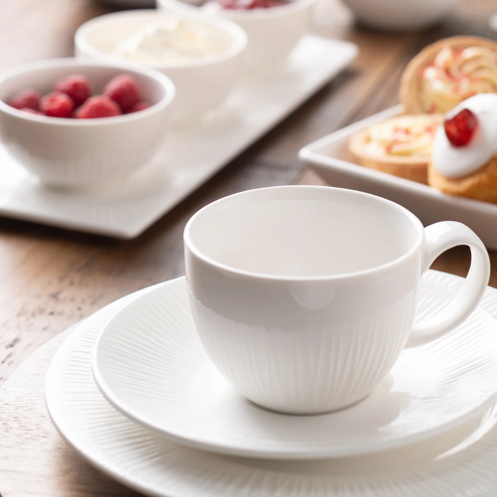 Belleek Living Erne Teacup & Saucer Set of 4 - Image 4